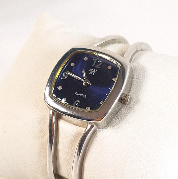 La Rochelle Blue Square Dial Silver Tone Clamshell Bracelet, New Battery - Picture 3 of 9